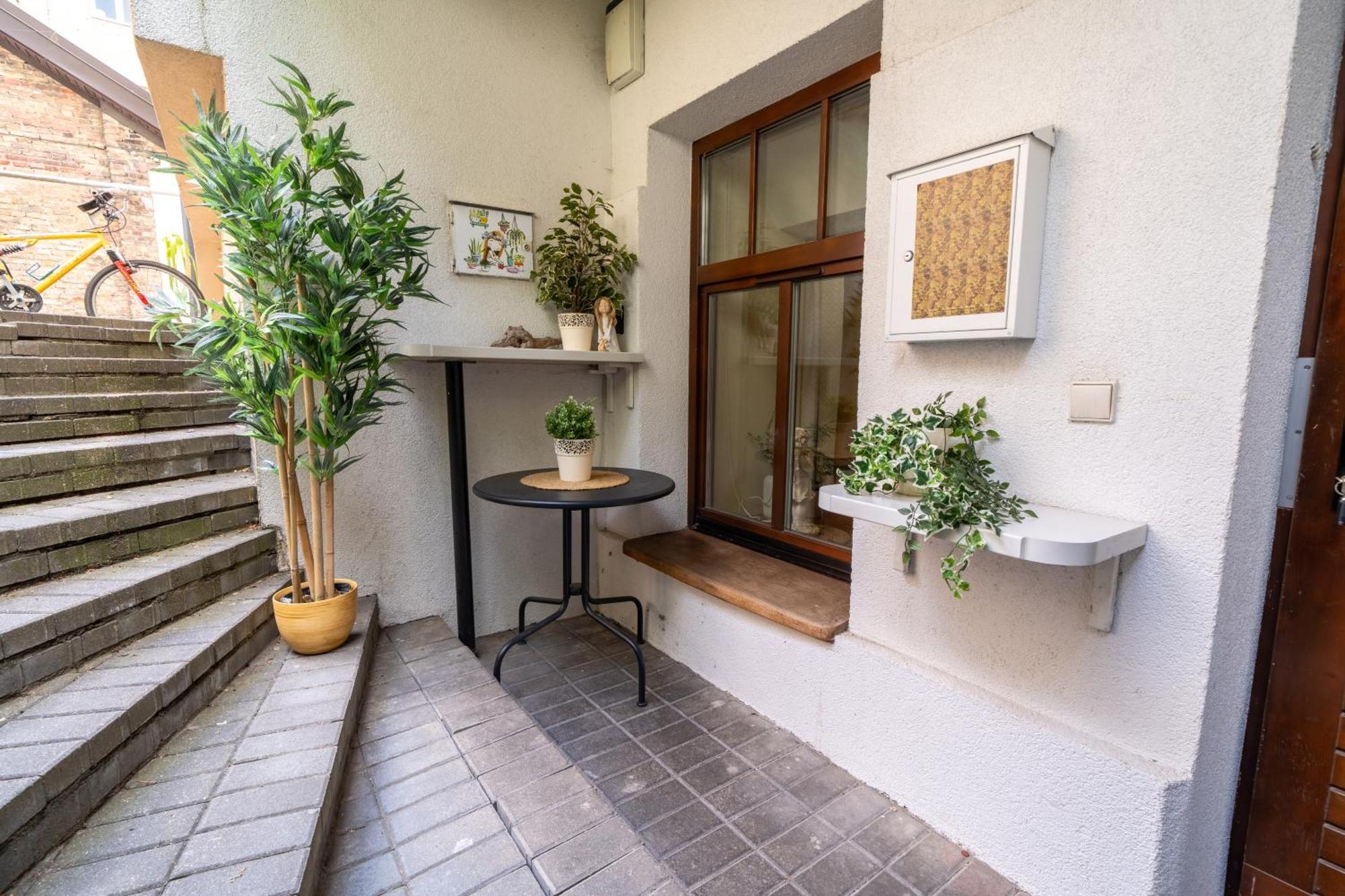 Cozy Suite With Inner Yard فيلنيوس المظهر الخارجي الصورة
